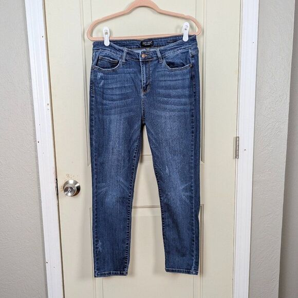 Judy Blue | Women's Medium Wash High-Rise Relaxed Fit Jeans Size 32 - Picture 1 of 8